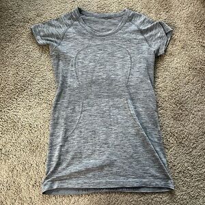 Women’s Lululemon Swiftly Tech Short Sleeve Shirt.